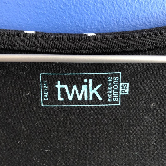 Black dress - Picture 4 of 4